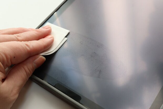 モニタークリーニングティッシュ（16枚）　使用例