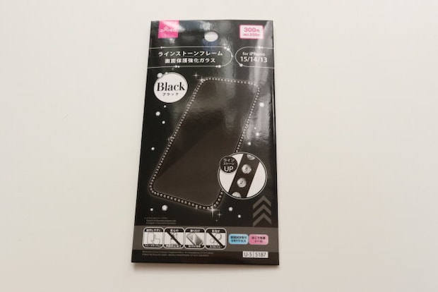 ダイソーのラインストーンフレーム画面保護強化ガラスのパッケージ