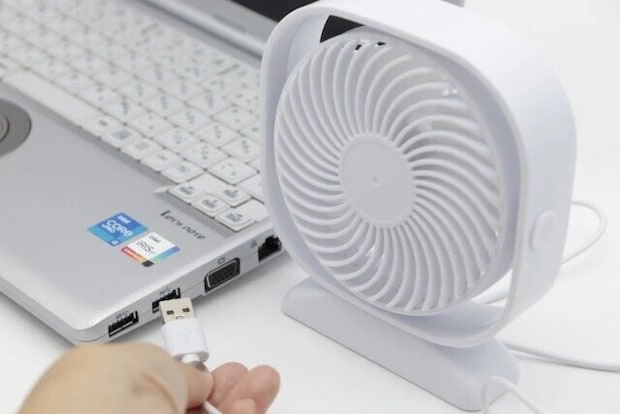 ダイソー　扇風機（USB、四角丸型、ブラケット付）