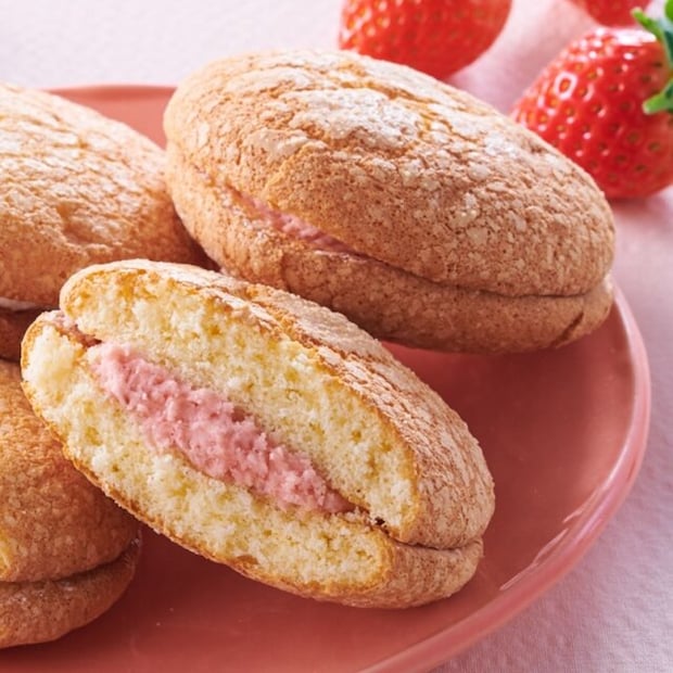 シャトレーゼ　あまおう苺ブッセ