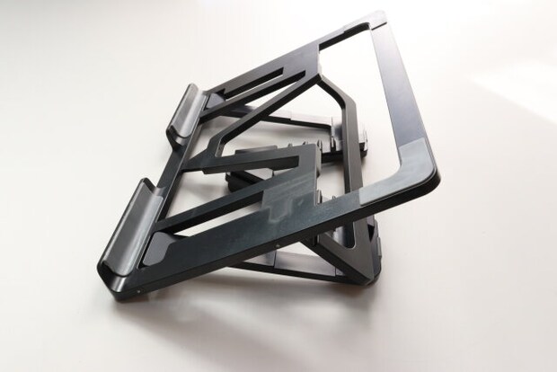 6段階調節タブレットスタンド　角度が低い状態