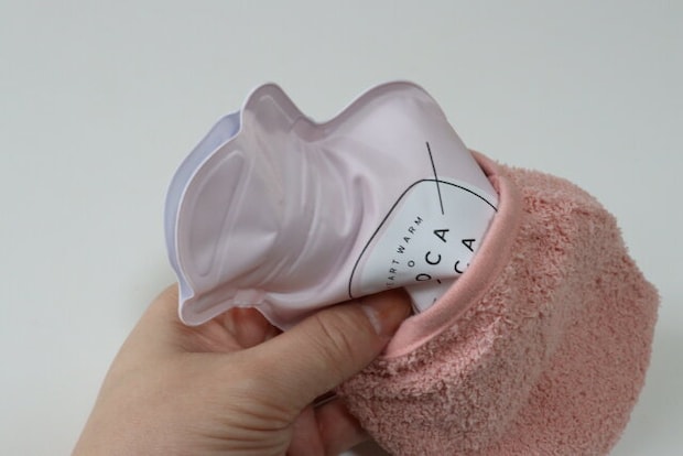 セリアのソフト湯たんぽをソフト湯たんぽカバーに入れる