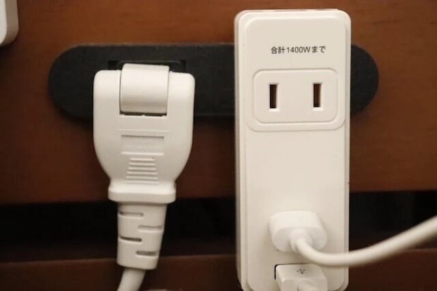 ダイソー　コンセントタップ（2個口、USB2ポート、2.4A）