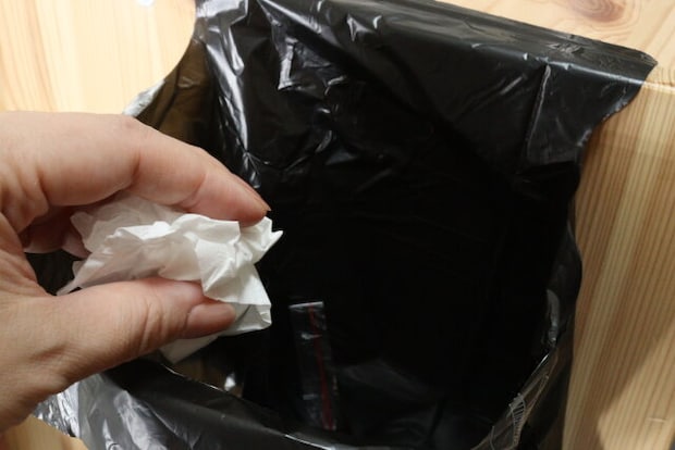 セリア トイレにペタッとサニタリー袋M 18枚 葉柄 セリアのトイレにペタッとサニタリー袋は貼って使えるゴミ袋