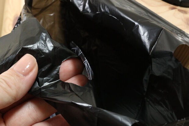 セリア トイレにペタッとサニタリー袋M 18枚 葉柄 セリアのトイレにペタッとサニタリー袋の穴