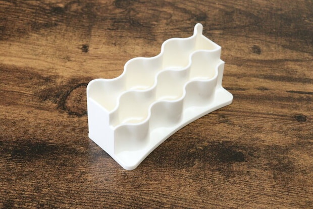 すきまにピッタリ　軟膏スタンド