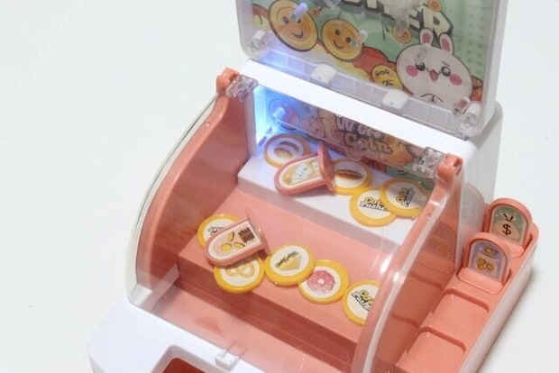 コインプッシュゲーム機　ダイソー　500円