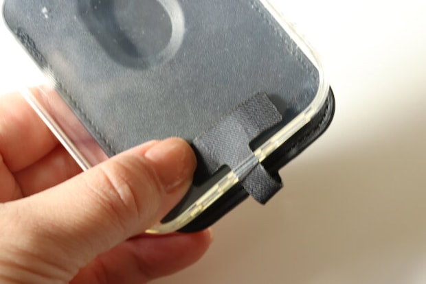 iPケース用 MagSafe対応ウォレット 落下防止タグ付き ブラック　装着