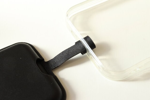 iPケース用 MagSafe対応ウォレット 落下防止タグ付き ブラック　取り付け