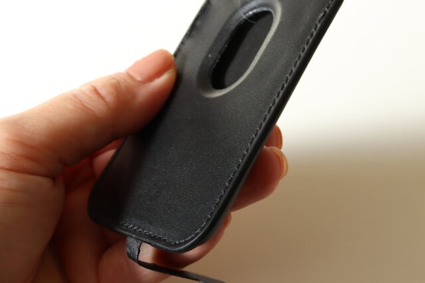 iPケース用 MagSafe対応ウォレット 落下防止タグ付き ブラック　質感