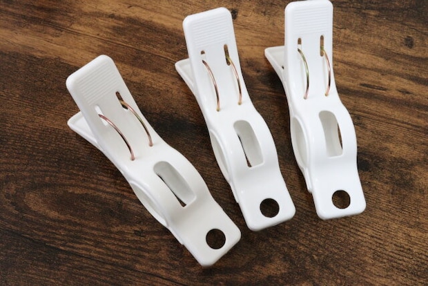 ハンガーも固定できる洗濯バサミ(3個) ダイソー ハンガーも固定できる洗濯バサミ(3個) ダイソー 形