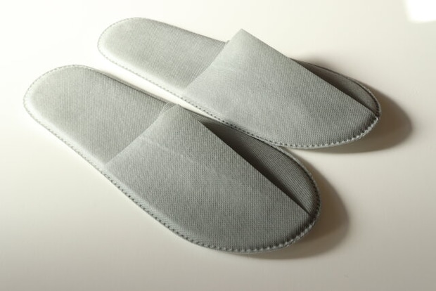 不織布スリッパ（2足、グレー）　デザイン