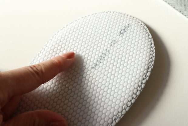 不織布スリッパ（2足、グレー）　凹凸