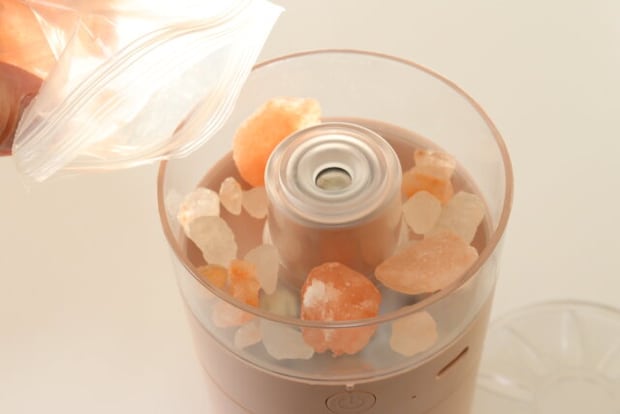 USB式加湿器（アロマストーン）　ストーンを入れる