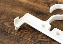 「変な形…」と思ったらそういうことか！スペース不足を解消する100均ハンガー