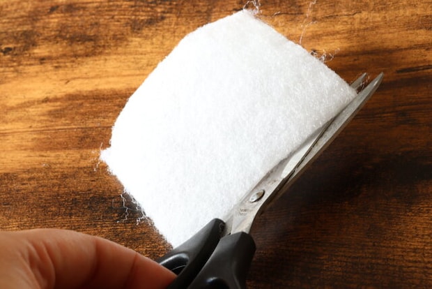 ダイソー シートたわし ダイソーのシートたわしははさみでカットできる