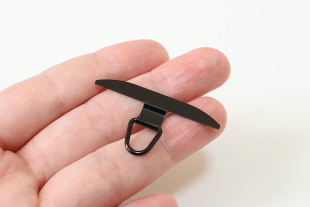 ステンレス製スマホストラップホルダー(BK) 素材感 ステンレス製スマホストラップホルダー(BK) 素材感