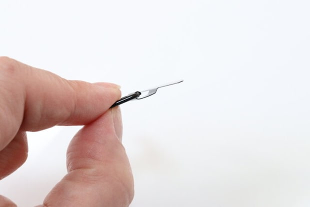 ステンレス製スマホストラップホルダー(BK) 薄さ ステンレス製スマホストラップホルダー(BK) 薄さ