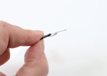 「ずっと千切れそうで怖かった…」ペラペラだけど丈夫な100均ホルダー