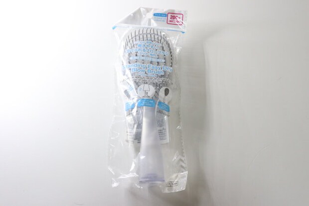 立てられる乾きやすいブローブラシ(クリア・楕円) 立てられる乾きやすいブローブラシ(クリア・楕円) ダイソー