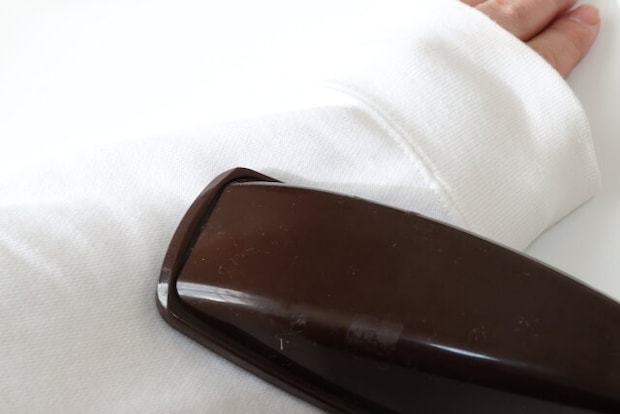 ダイソー 回転式ほこり取り ブラウン ダイソーの回転式ほこり取り ブラウンを衣類に使う