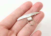 これ110円で買えるのエグすぎない？安心感が段違い♡薄くて丈夫なスマホグッズ