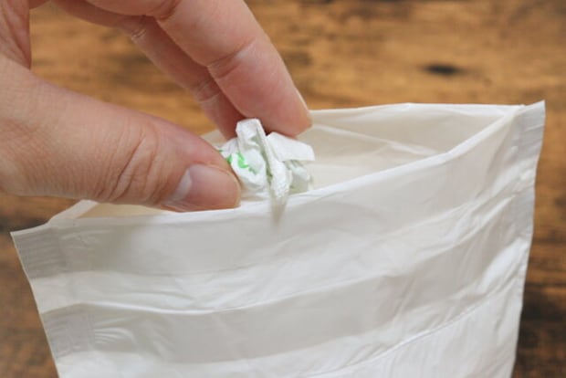 自立型卓上巾着ポリ袋（20枚、バイオマス25％）　使用例