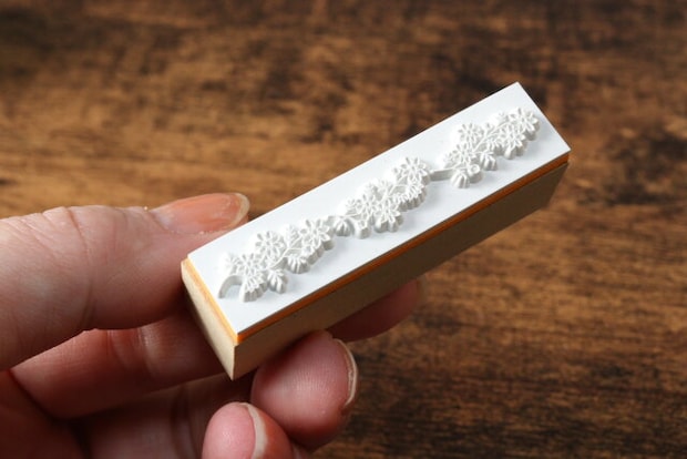 すたんぷの世界（6cm×1.5cm、ボタニカル）　デザイン