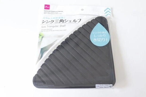 ダイソーのシンク三角シェルフのパッケージ