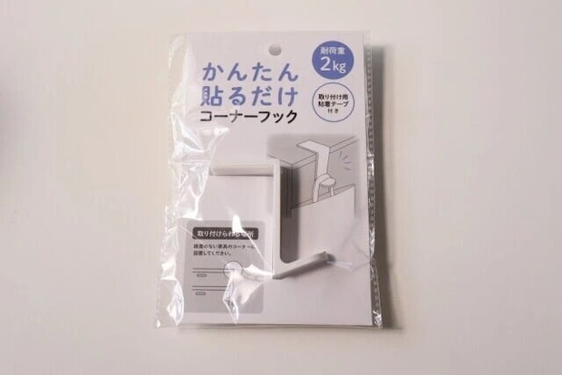 ダイソーのコーナーフックのパッケージ