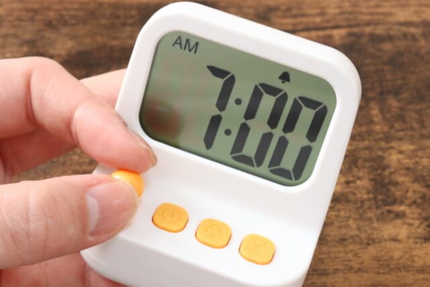 ゲーム機型デジタル時計　アラーム