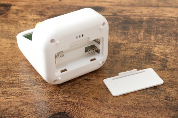 ゲーム機型デジタル時計　電池入れ