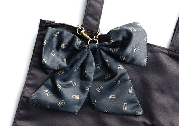 ALEXANDRE DE PARIS[アレクサンドル ドゥ パリ]リボンチャーム＆トートバッグ2点セットビッグリボンチャーム使用例