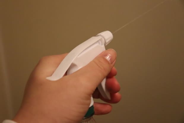 ダイソー逆さで使えるスプレーヘッド直射