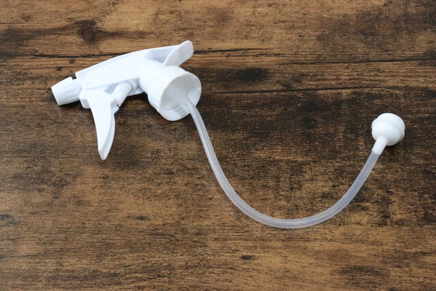 ダイソー逆さで使えるスプレーヘッド110円