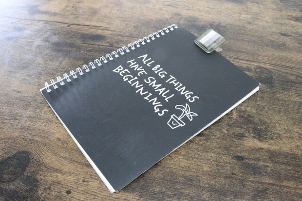 クリップ付箋（グレージュ系、2色×30枚）　使用例