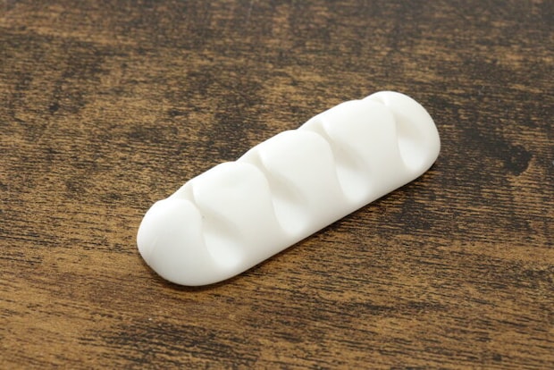 ダイソーのケーブルホルダー バータイプ4