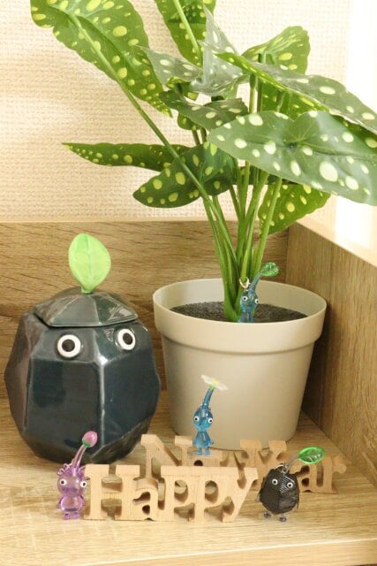 セリアのウッドオブジェレターとフィギュアを組み合わせたディスプレイ