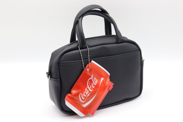スライダーケース（コカ・コーラ、SSCF）　バッグに装着