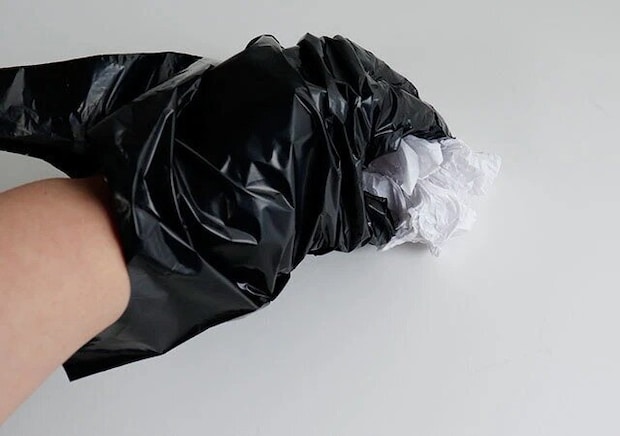 ダイソー　ゴミ取り手袋　くるんポイ