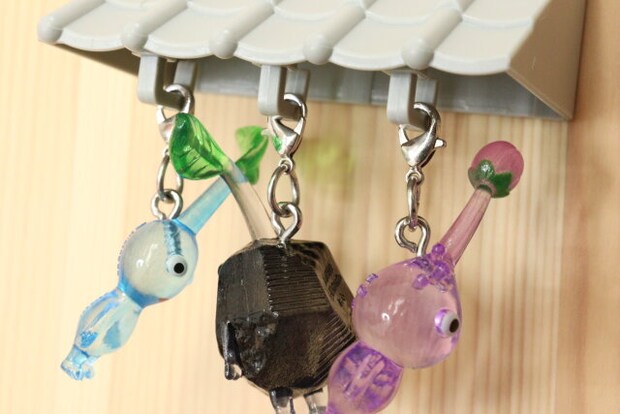 セリアのキーホルダーを飾れるフック付き屋根オブジェ