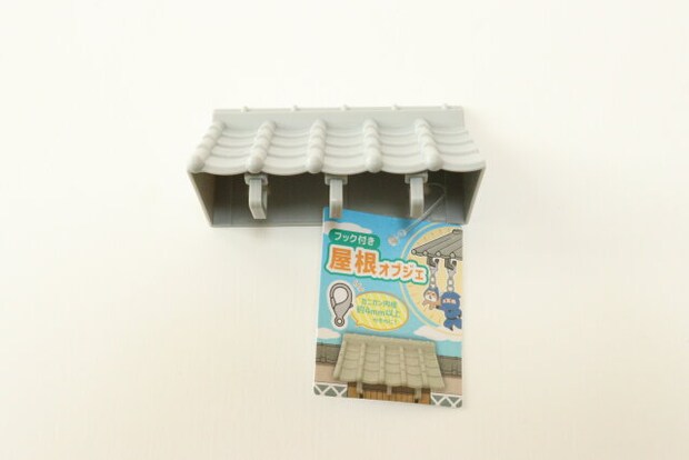セリアのフック付き屋根オブジェのパッケージ