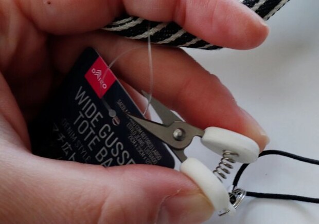 ダイソー 超ミニ携帯ハサミ(ケース付、4.2cm) ダイソー 超ミニ携帯ハサミ(ケース付、4.2cm)