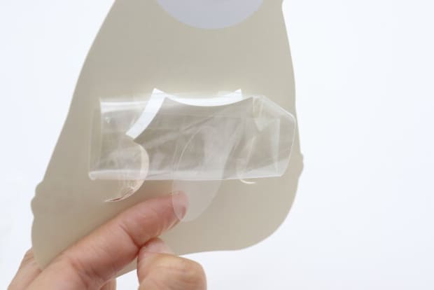 セリアのギミックギフトバッグ 5P キャット シール付きの袋をシールで留める