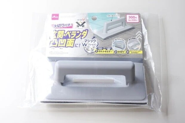 ダイソー　玄関・ベランダクリーナー（落ち落ちV）　パッケージ