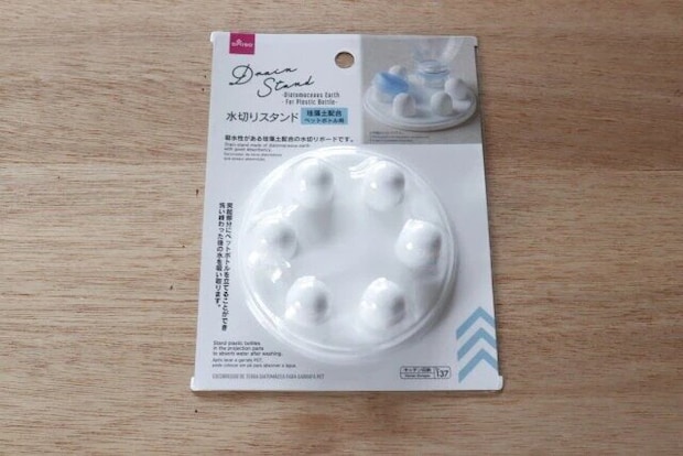 ダイソー　水切りスタンド（珪藻土配合、ペットボトル用）　パッケージ
