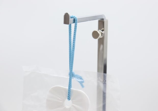 ダイソーで今飛ぶように売れてる！「欲しい時にパッと取り出せて最強♡」「吊るして賢く保管」