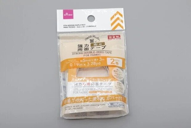 ダイソー　強力布用両面テープ　パッケージ