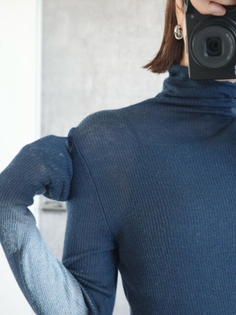 PLSTシアーリブタートルネックセーターの生地感