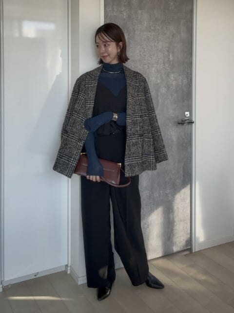 PLSTシアーリブタートルネックセーターのビスチェコーデ　全身